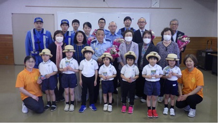 金木地区婦人会・交通安全母の会からの激励